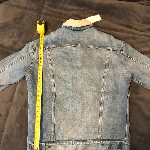 BRAND NEW Levi's Oversize Trucker Jacket - Picture 4 of 5